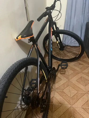 Bicicleta aro 29" em excelente estado não troco(APENAS VENDA)