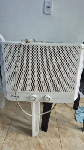 Ar condicionado funcionando perfeitamente.