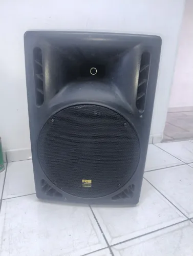 Caixa de amplificada (marca Gemini) 300w rms.