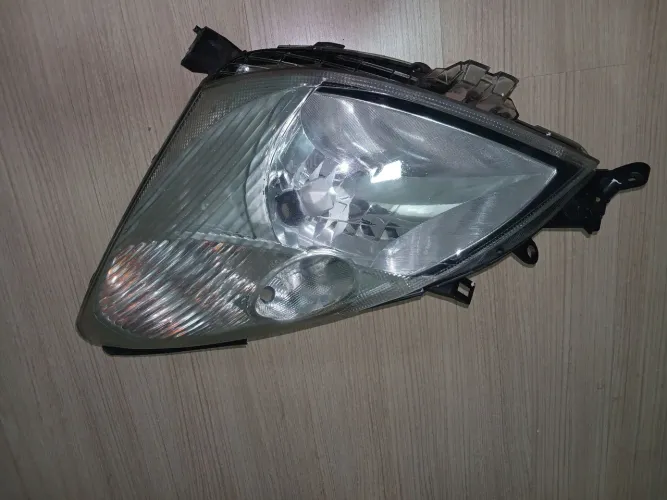 Farol do livinia lado esquerdo usado