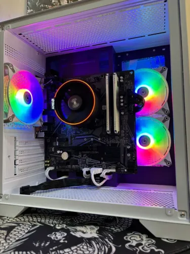 PC GAMER RYZEN 7 5700G - 16GB RAM