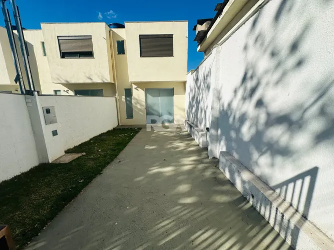 CASA DUPLEX COM 3 QUARTOS (1 SUÍTE) E 2 VAGAS SANTA BRANCA