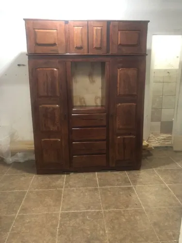 Guarda roupa solteirão madeira angelim pedra semi novo pra vim buscar aqui em prazeres 
