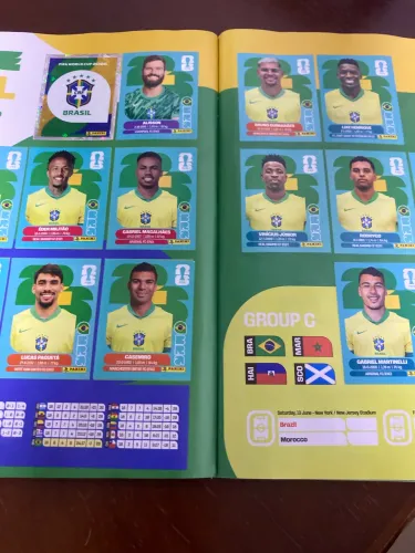 Vendo álbum completo 2026 copa do mundo ( colado)