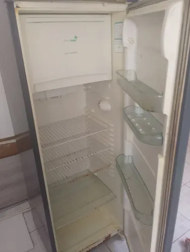 Geladeira Consul, só esfriando e congelador só gelando