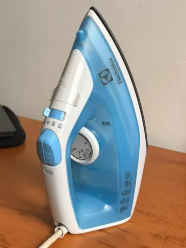Ferro de passar a vapor Electrolux