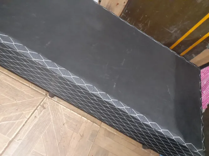 Vendo box solteiro com pezinhos 