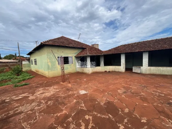 Vende-se Imóvel Versátil no Centro de Igarapava/SP - Terreno Total de 2.700 m² - Oportunid