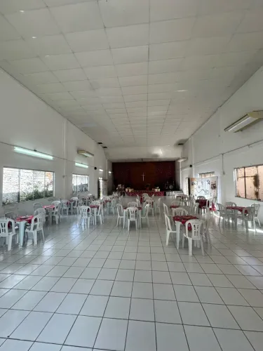 ALUGUEL DE MESA COM CADEIRAS E TOALHAS