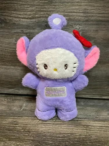 Pelúcia Hello Kitty vestida de Teletubbies