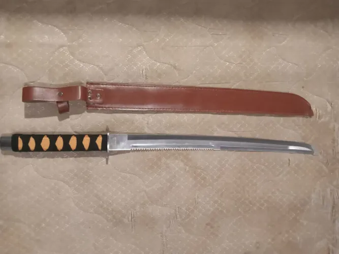 Espada 100% aço, chinesa e bainha de couro