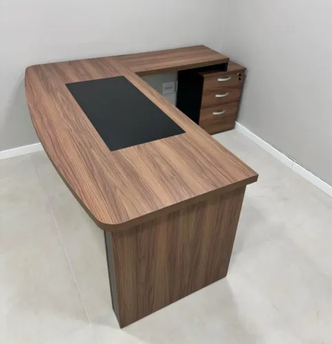 MESA DE ESCRITORIO EM L CURVE DETALHE VIDRO COM GAVETEIRO 1.80 LOJA IKONOFFICE 