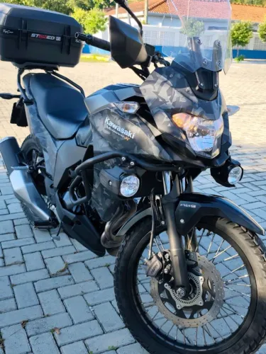 Vendo Kawasaki Versys 300X, ano 2020, com 21.000 km.