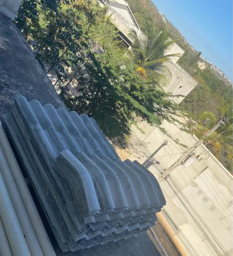 Vendo Telhas e Cumeeiras de Amianto Excelente Estado.