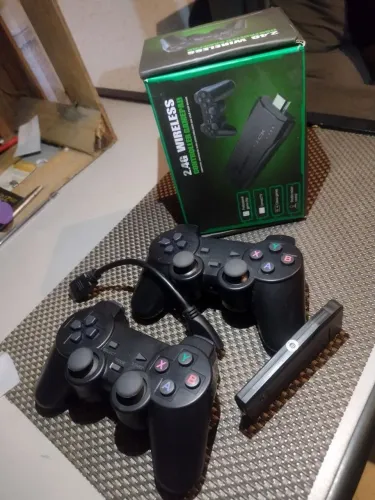 Game Stick 4K com 10.000 Jogos + 2 Controles