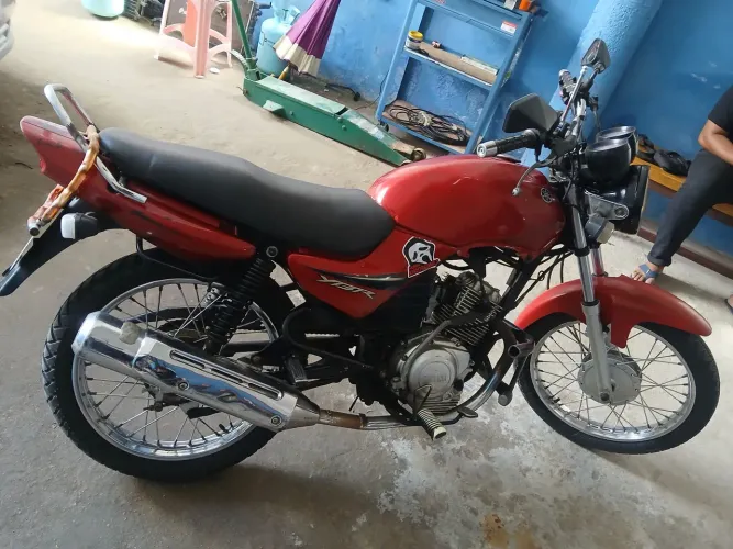 Vendo ou troco por moto mais nova, revisão em dias, no ponto de transferir placa mercosul