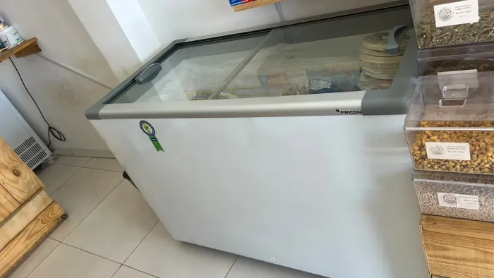 Freezer horizontal 411L Fricon - Novo