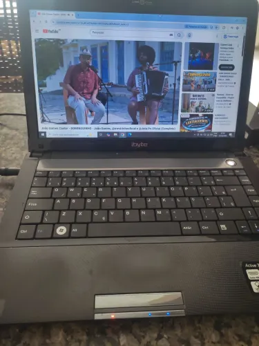 Vendo notebook semi novo