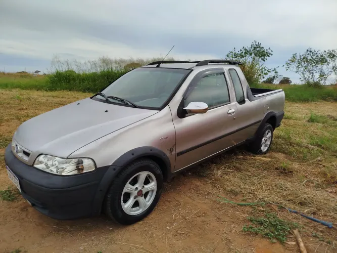 Fiat Strada Working 1.5 MPI 8V CE (álcool) 2002