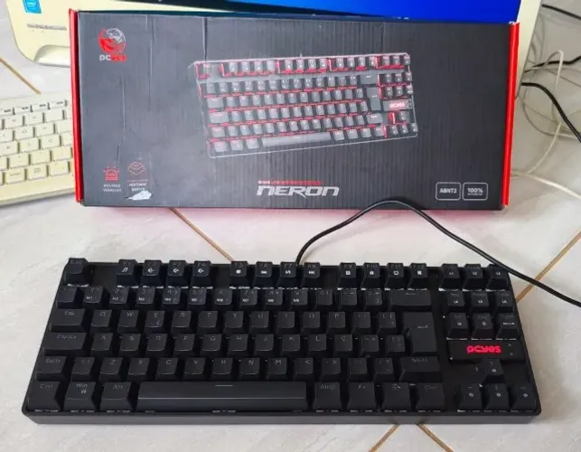 Vendo Teclado Mecânico Gamer PCyes Neron - Vermelho