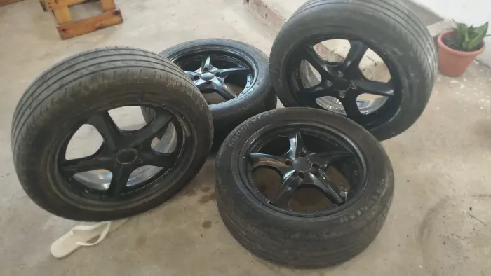 Rodas com 2 pneus Goodyear 2 Continental seminovos em excelente estado jantes Aros 17
