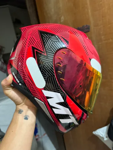 Capacete MT Revenge 2
