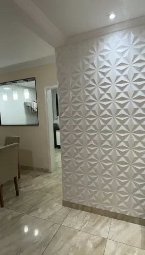 Apartamento com três quartos mobiliado