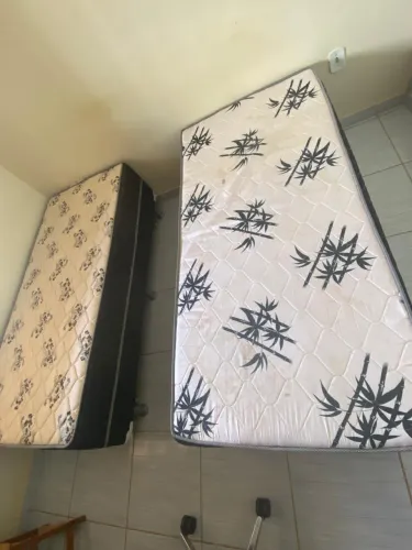 Cama de solteiro com cama auxiliar