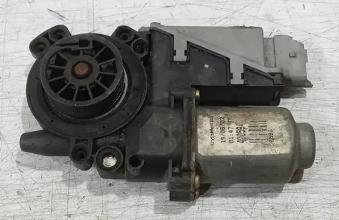 Motor Vidro Traseiro Direito Peugeot 307 2008 / Detalhe