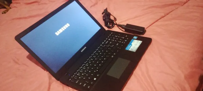 Notetbook sansung ultra fino 4gb DDR 4 bateria boa já formatado