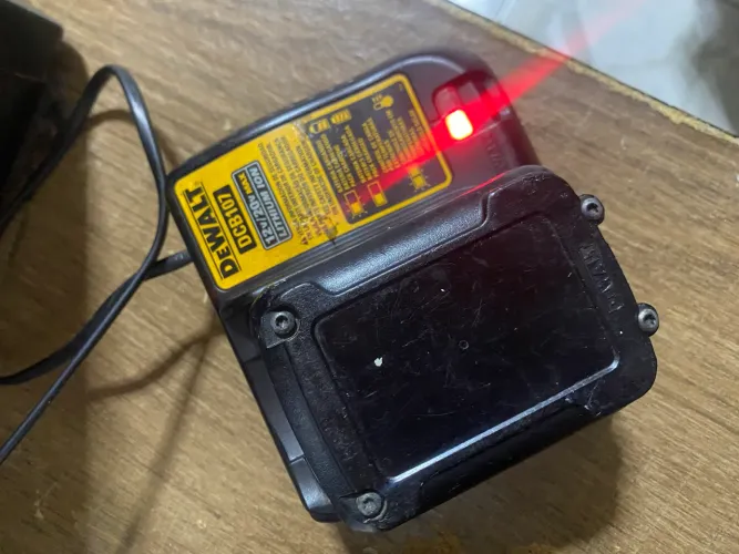 Carregador de bateria e bateria da dewalt