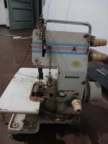 Máquina de costura sansei