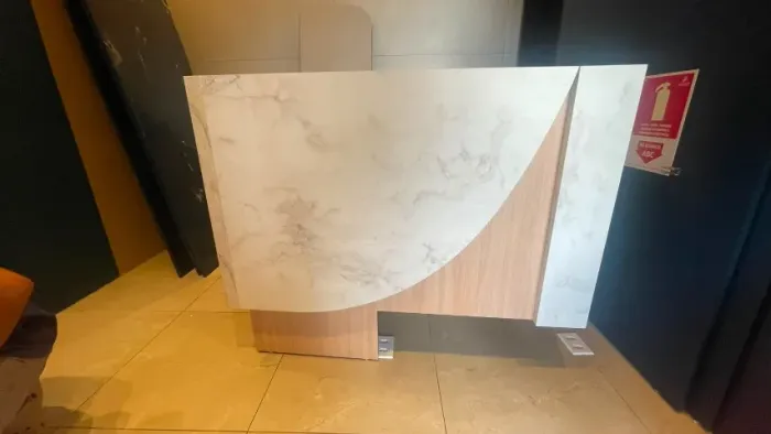 VENDO BALCÃO DA RECEPÇÃO COM MENOS DE 1 ANO DE USO
