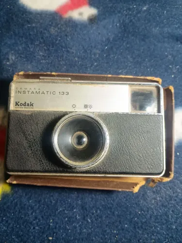 Máquina fotográfica Kodak instamatic 133 antiga 