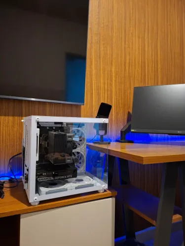 PC GAMER RTX 5060 + R7 5700X ( OC ) 16 RAM