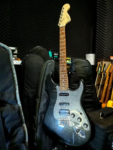 fender Squier stratocaster hss montego affinity /ñ Gibson epiphone prs esp ltd ibanez vox