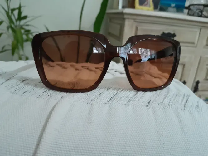 Lindo óculos Armani ( original) com case.