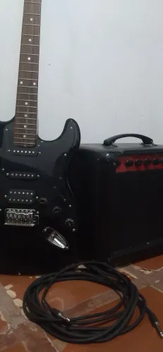 Guitarra Americana Shelter Stratocaster California Standard + Amplificador Meteoro