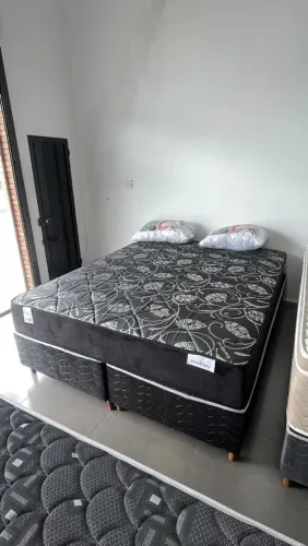CAMA QUEEN DE MOLAS ENSACADAS