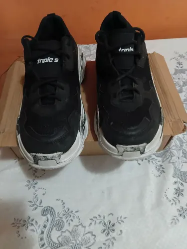 Tênis Balenciaga.