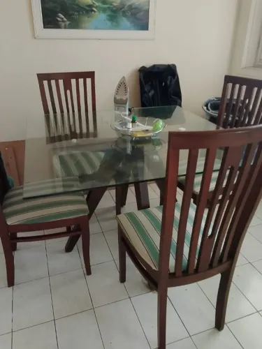 Mesa de jantar quadrada