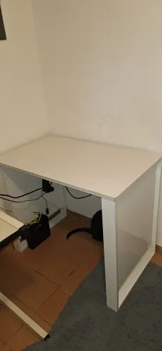 Mesa de madeira branca seminova medidas 90cm x 54cm altura 74cm