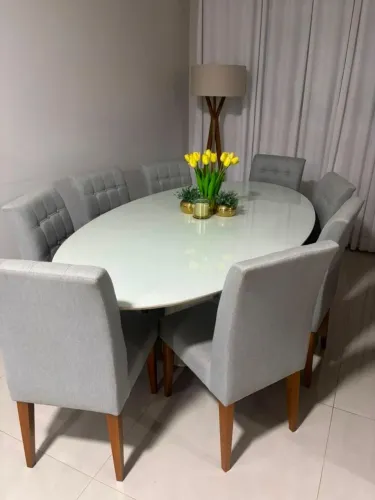 Mesa de jantar com 8 cadeiras