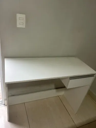 Escrivaninha (mesa de estudo)