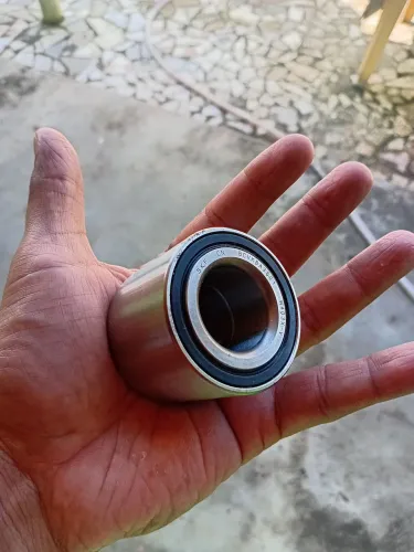 Rolamento da roda traseira do Corsão sedam na marca skf. WhatsApp *