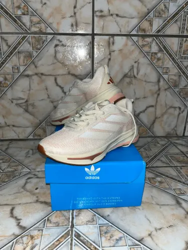 Tênis Adidas