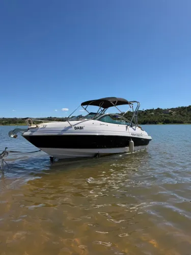 Lancha FOCKER 230 cabinada 