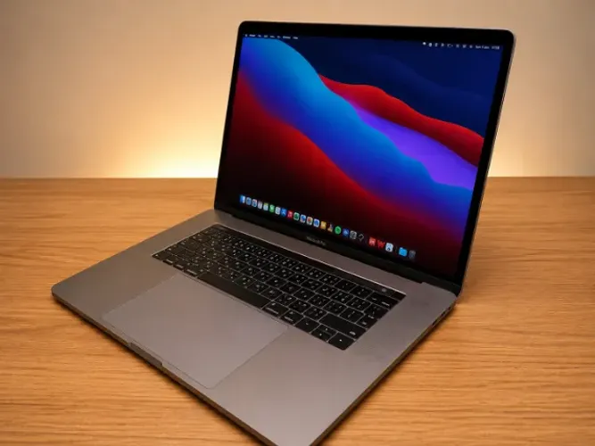 MacBook Pro 15 2016 i7 16GB 512GB - Impecável / 249 ciclos