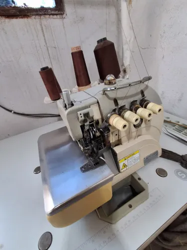 Máquina overlock industrial 4 fios singer 