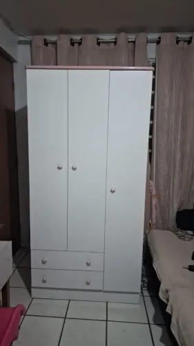 Guarda roupa infantil usado em ótimas condições